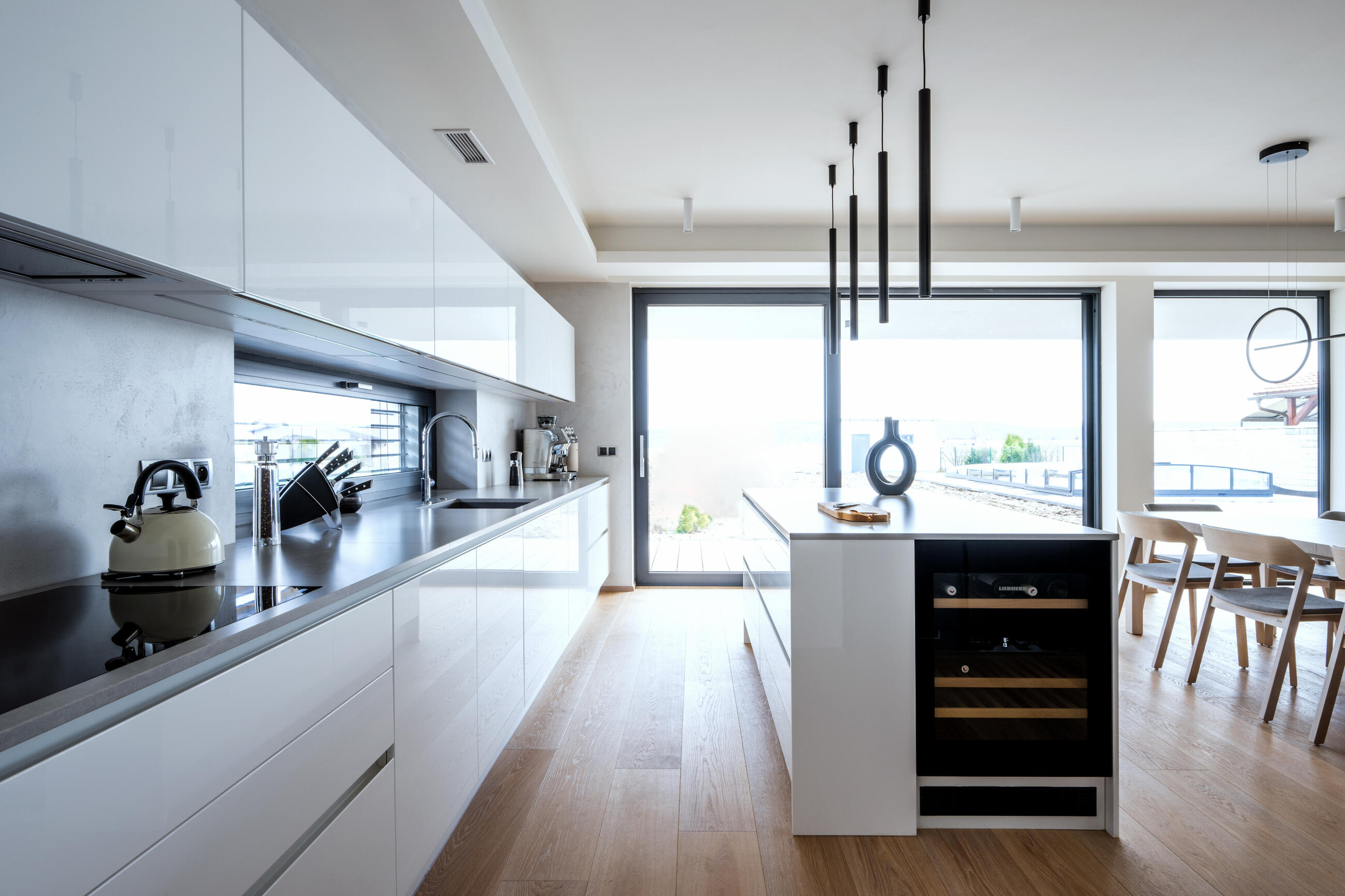 Alpine White | Black Graphite Evermatt