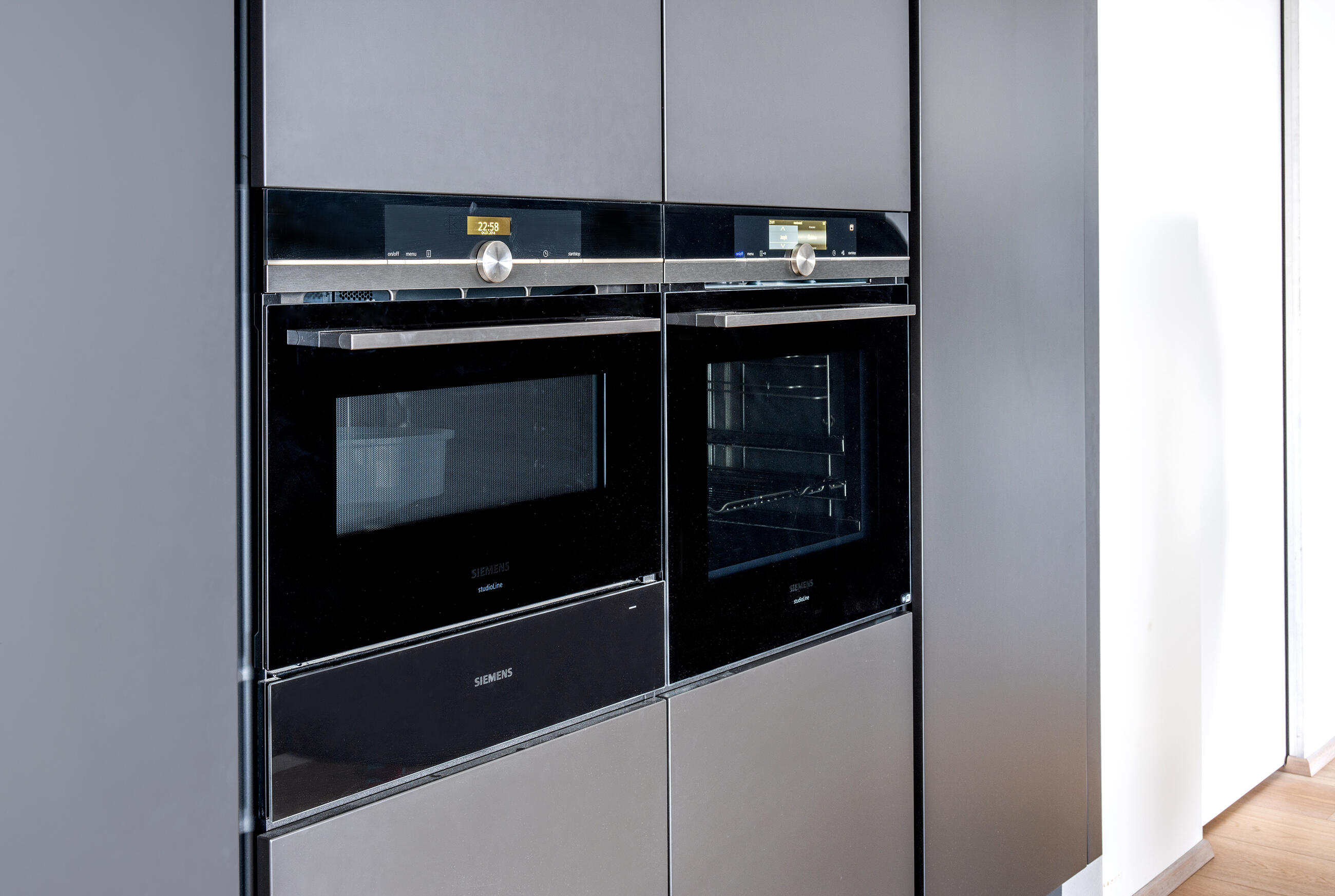 Alpine White | Black Graphite Evermatt