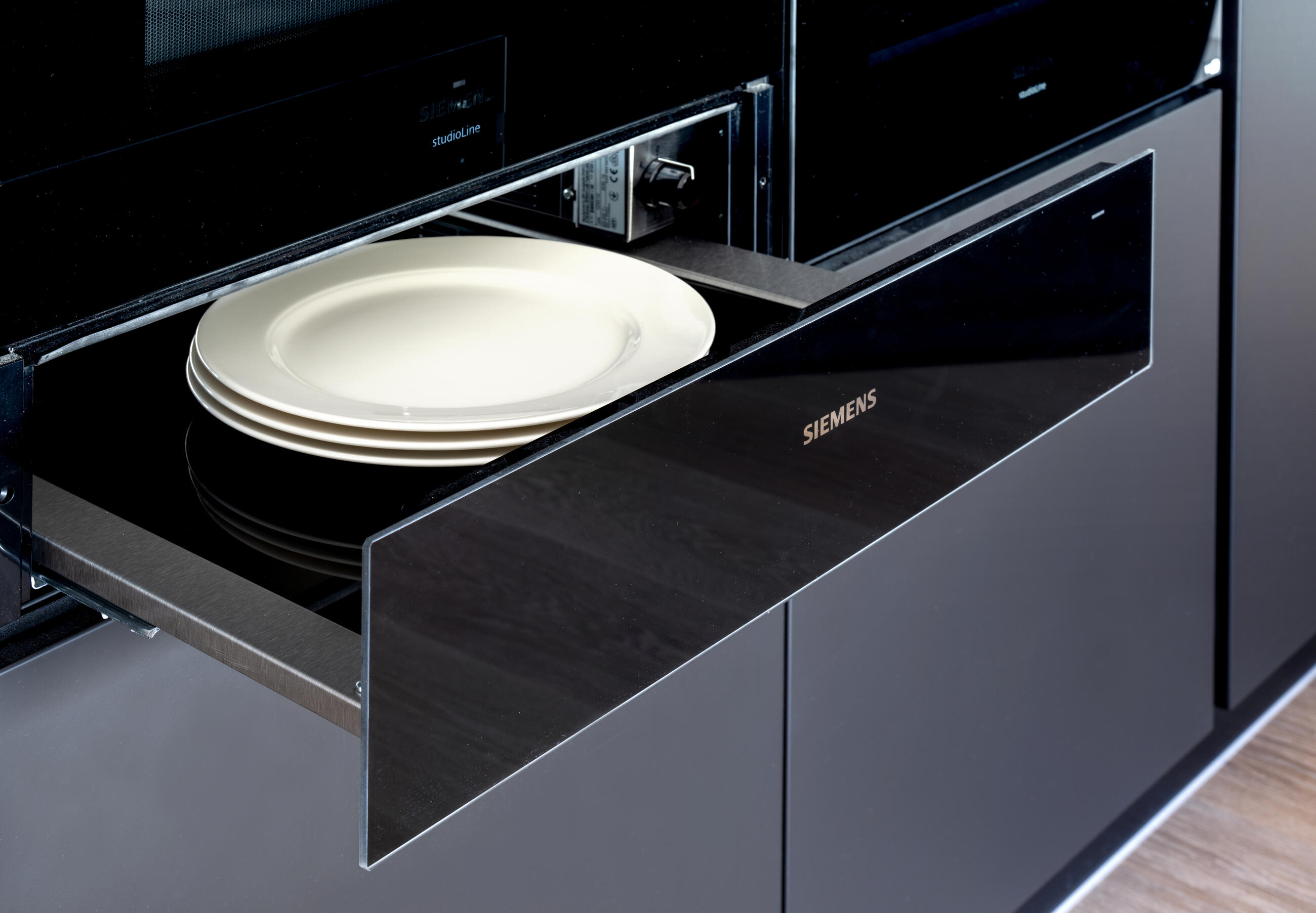 Alpine White | Black Graphite Evermatt