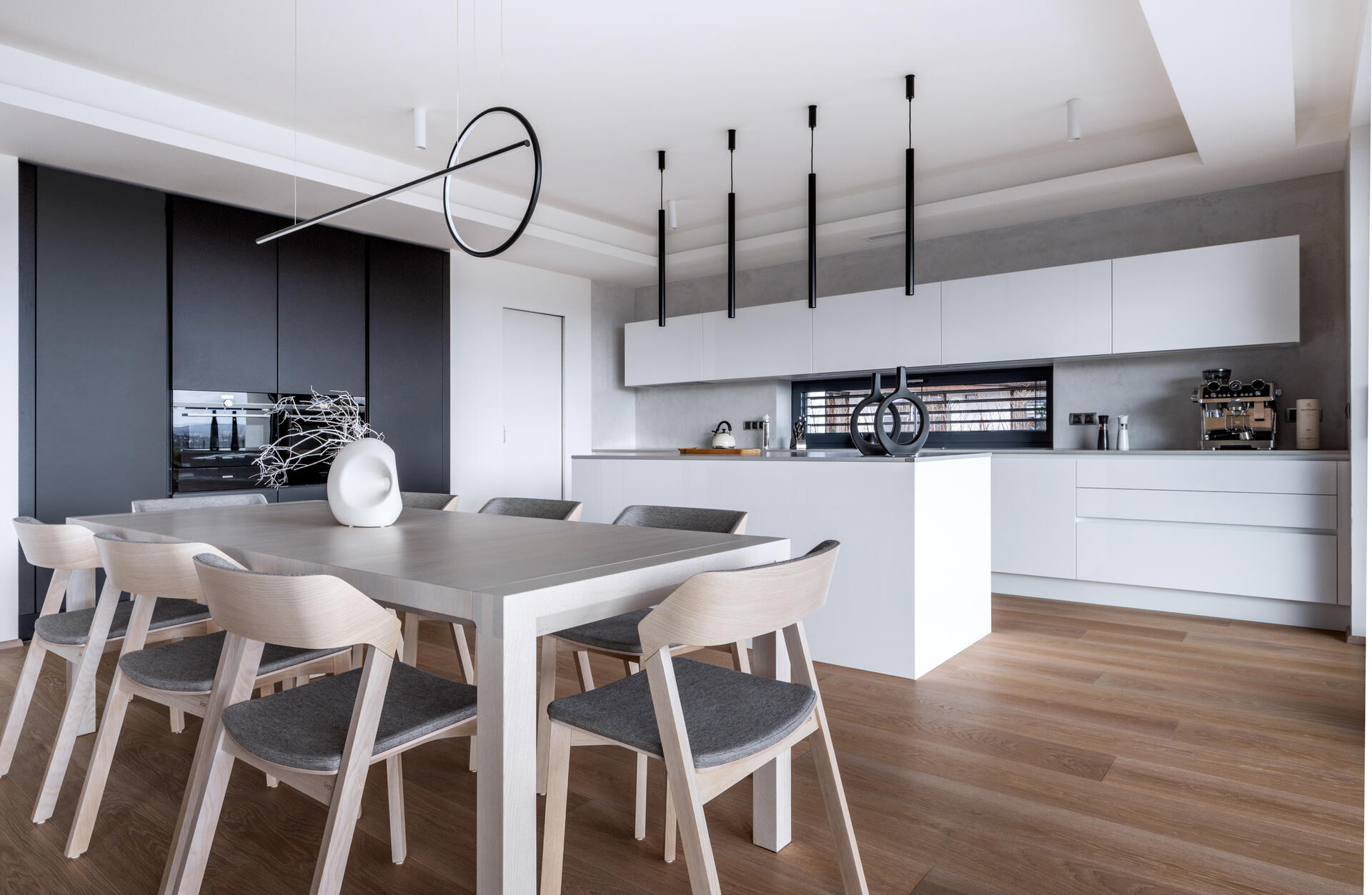 Alpine White | Black Graphite Evermatt