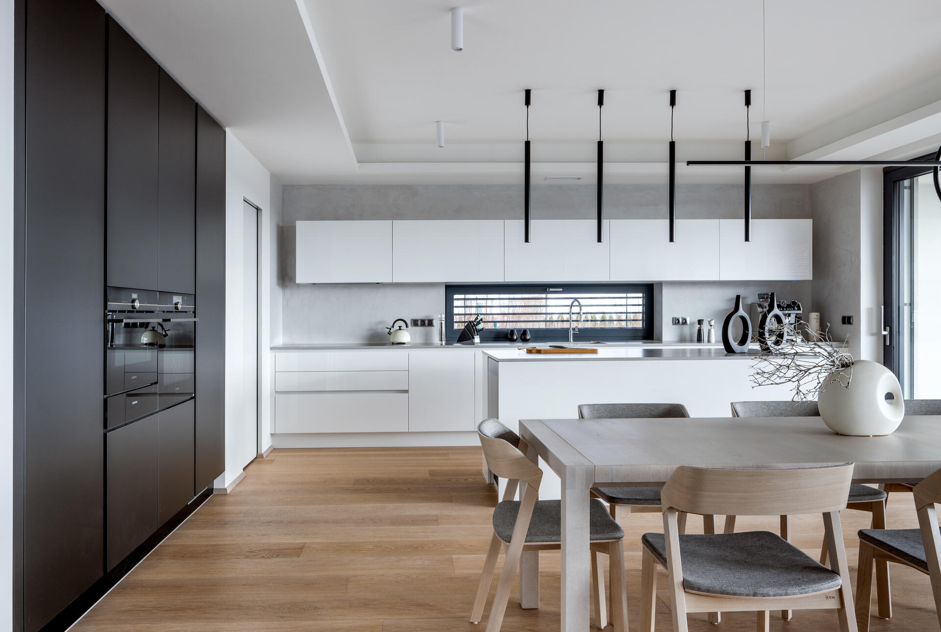 Alpine White | Black Graphite Evermatt