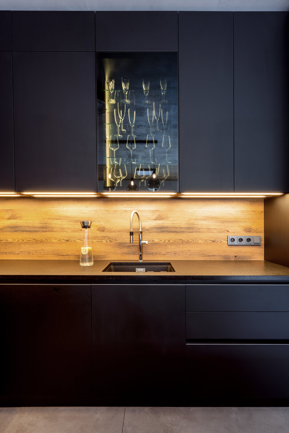 Evermatt Black Dub Antic Brown
