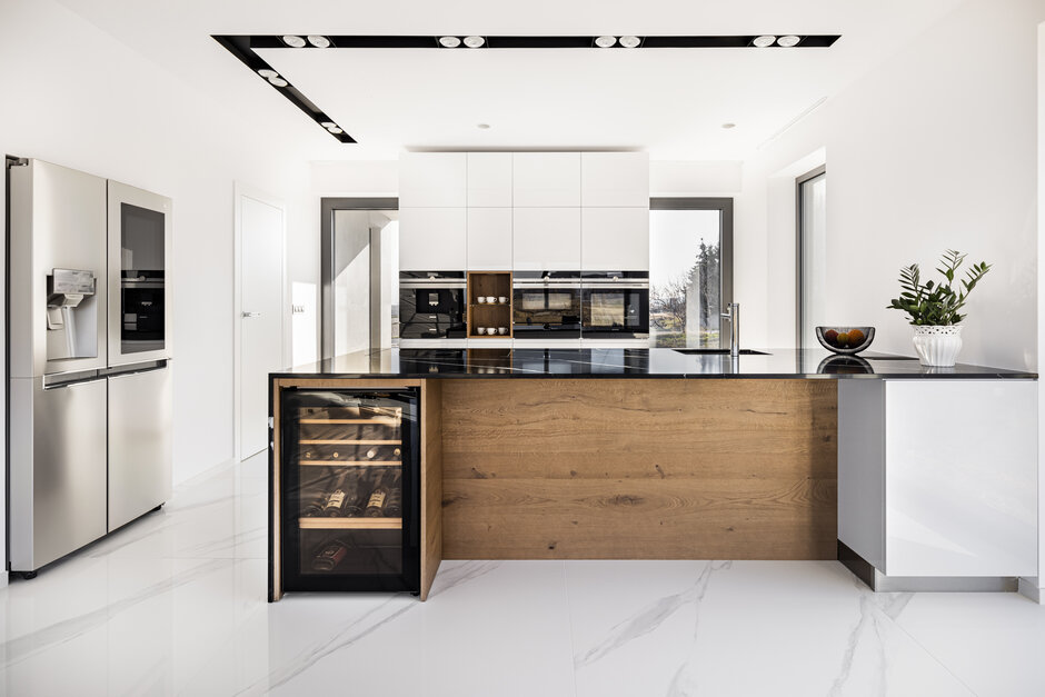 White Gloss | Antik Sötét Tölgy